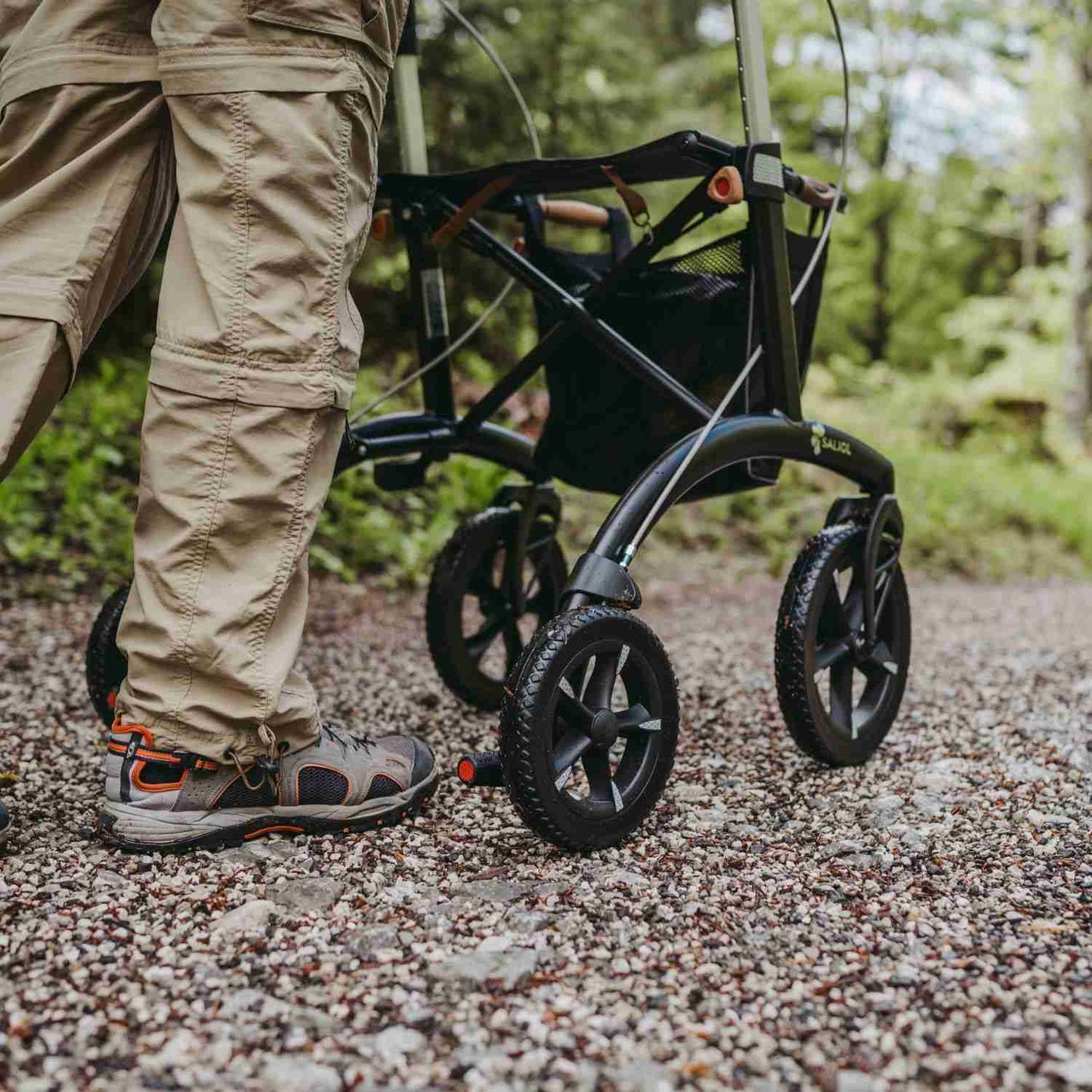 Saljol Allround Rollator AR62 Leichtgewicht mit Vollausstattung - (HMV: 10.50.04.1261) / Sitzhöhe 62 cm