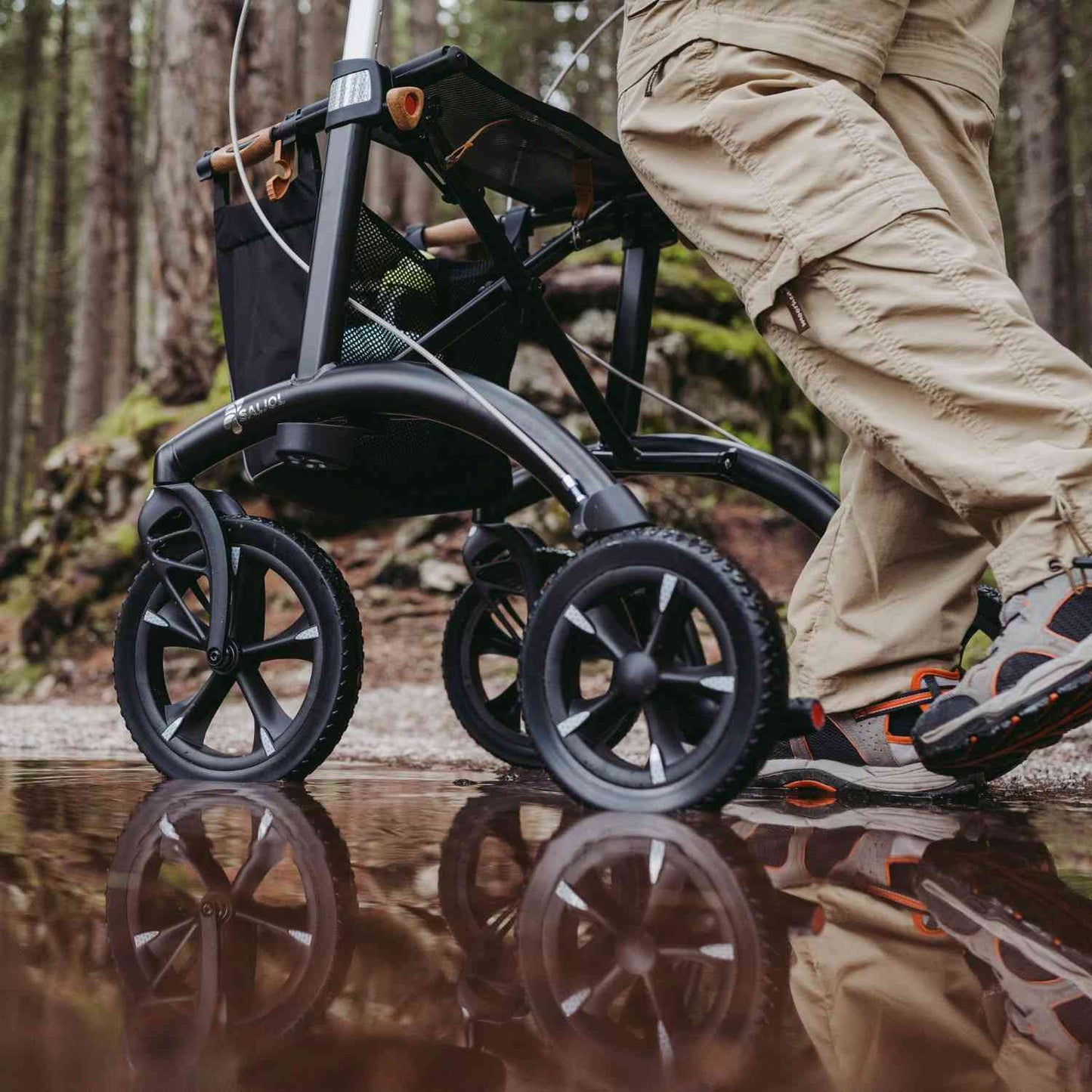 Saljol Allround Rollator AR62 Leichtgewicht mit Vollausstattung - (HMV: 10.50.04.1261) / Sitzhöhe 62 cm