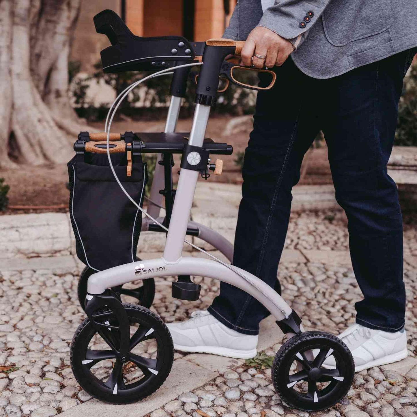 Saljol Allround Rollator AR62 Leichtgewicht mit Vollausstattung - (HMV: 10.50.04.1261) / Sitzhöhe 62 cm