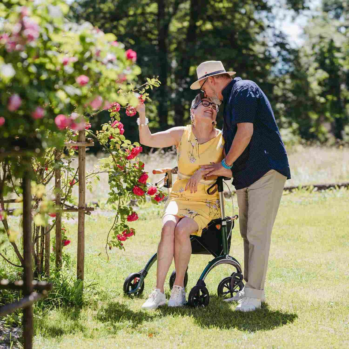 Saljol Carbon Rollator CR62 mit Schleifbremse für sicheres Bergabgehen - Vollausstattung (HMV: 10.50.04.1260) / Sitzhöhe 62 cm