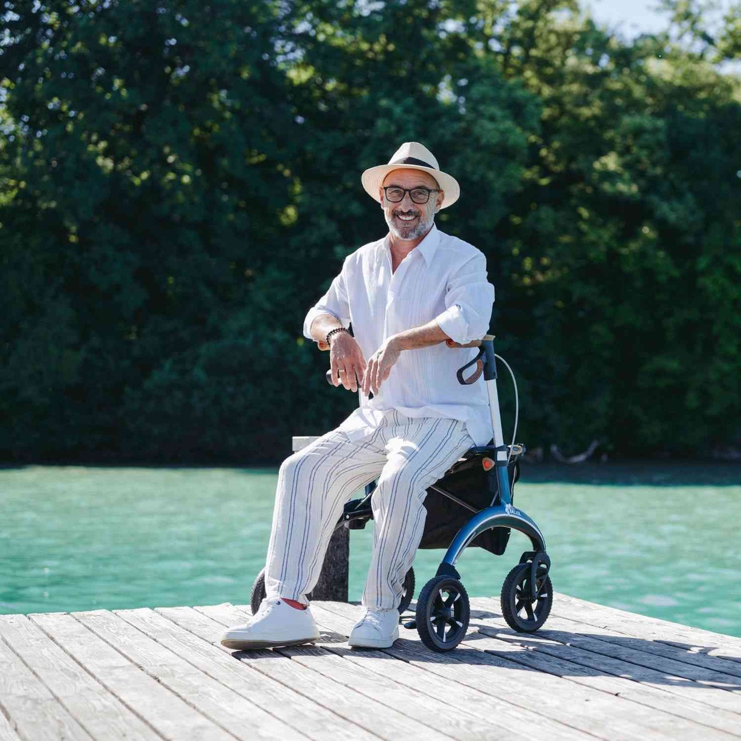 Saljol Carbon Rollator CR62 mit Schleifbremse für sicheres Bergabgehen - Vollausstattung (HMV: 10.50.04.1260) / Sitzhöhe 62 cm