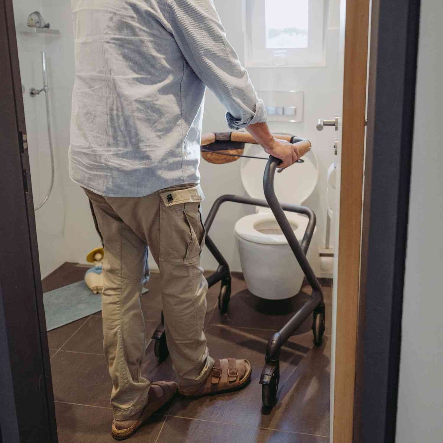 Saljol Wohnraumrollator WR53 mit Sitzfunktion (360°-Drehbar) - Vollausstattung / Sitzhöhe 53 cm