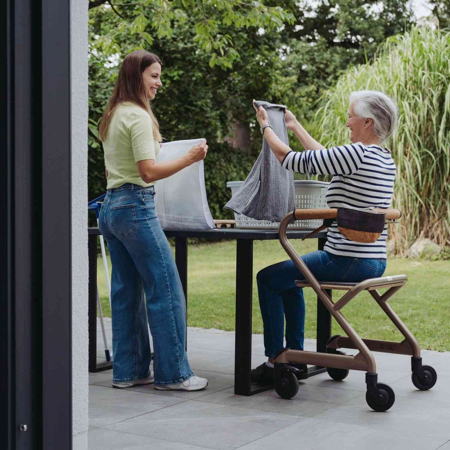 Saljol Wohnraumrollator WR53 mit Sitzfunktion (360°-Drehbar) - Vollausstattung / Sitzhöhe 53 cm