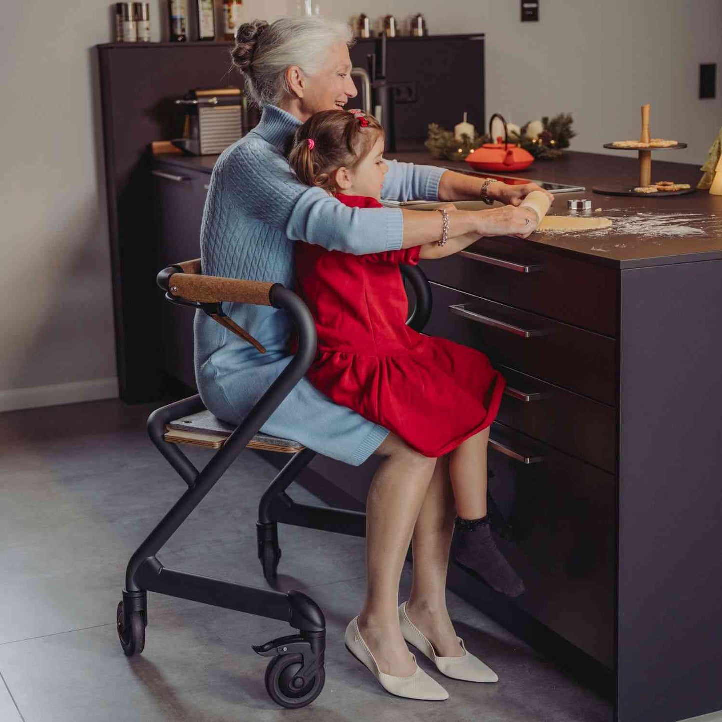 Saljol Wohnraumrollator WR53 mit Sitzfunktion (360°-Drehbar) - Vollausstattung / Sitzhöhe 53 cm