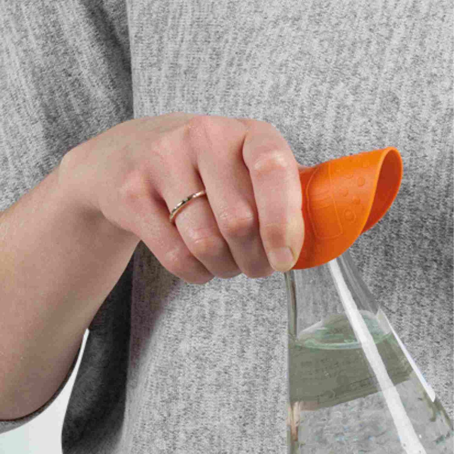 Die Öffnerhilfe "easy-switch" für Senioren & jeden Haushalt, mit Aufhängeloch - orange