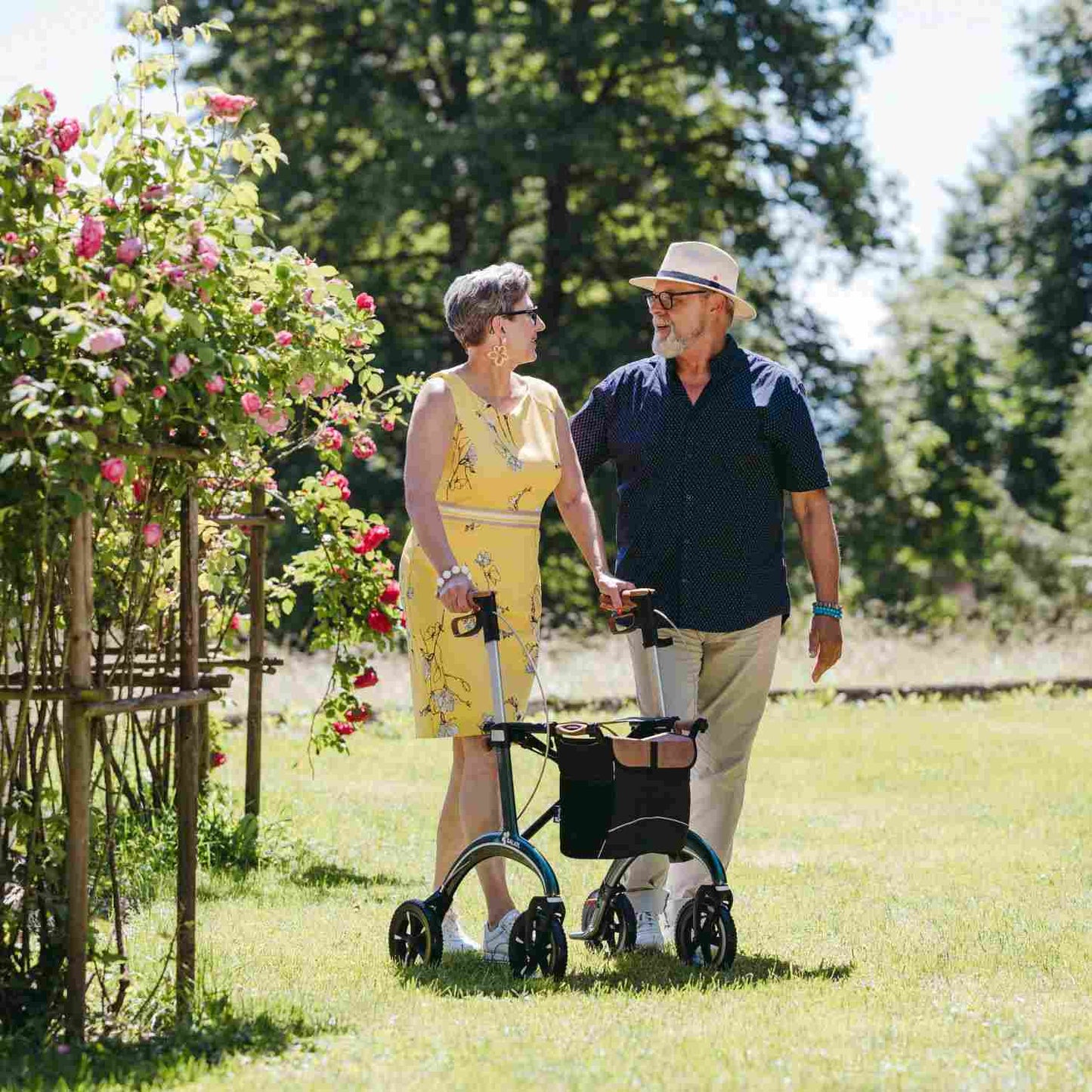 Saljol Carbon Rollator CR62 mit Schleifbremse für sicheres Bergabgehen - Vollausstattung (HMV: 10.50.04.1260) / Sitzhöhe 62 cm