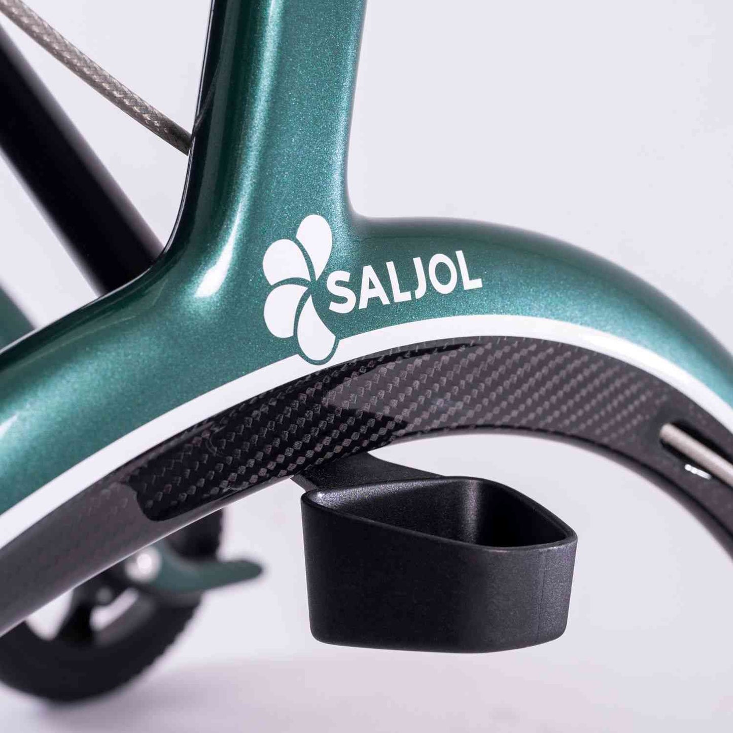 Saljol Carbon Rollator CR62 mit Schleifbremse für sicheres Bergabgehen - Vollausstattung (HMV: 10.50.04.1260) / Sitzhöhe 62 cm