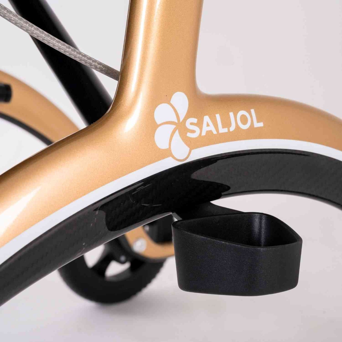 Saljol Carbon Rollator CR62 mit Schleifbremse für sicheres Bergabgehen - Vollausstattung (HMV: 10.50.04.1260) / Sitzhöhe 62 cm