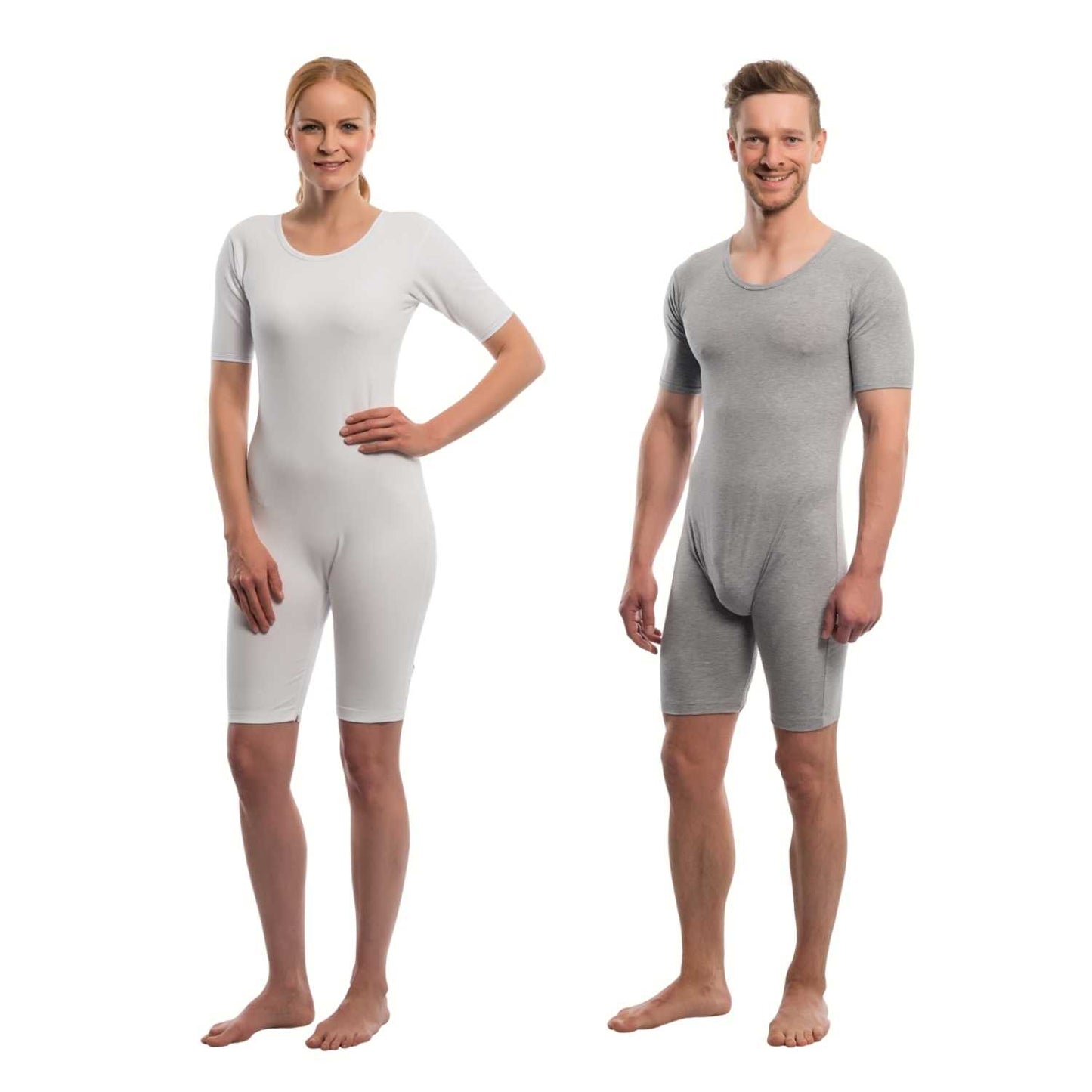 Suprima 4697, Pflegebody BW/Lycra Kurzarm, kurzem Bein, Bein-RV, unisex - weiß & grau, Gr. S-XXL